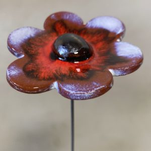Fleur rouge, marron, blanc irisé cœur métal