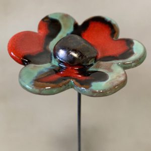 Fleur rouge et vert lustre cœur métal