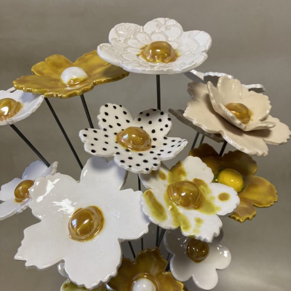 Fleur Sauvage Blanche à pois noir cœur Doré – Image 4