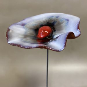Coquelicot Blanc irisé violet Métal cœur Rouge