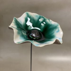 Coquelicot Vert Émeraude et Blanc cœur Métal