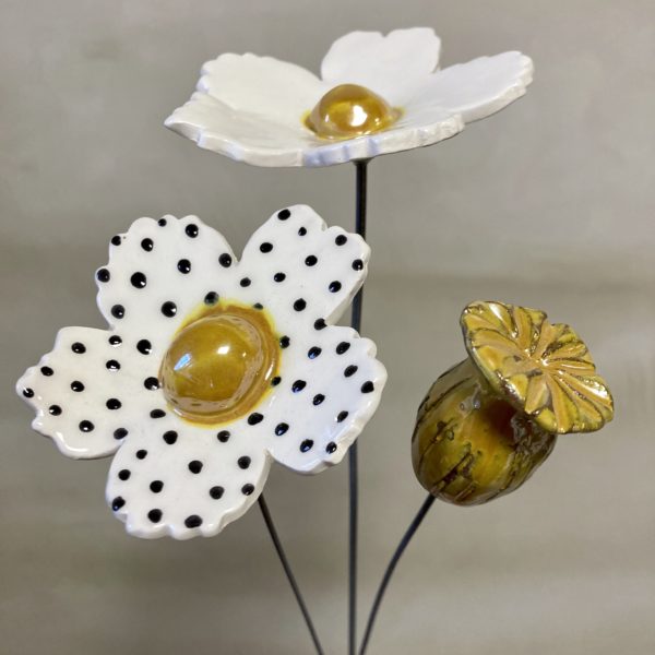 Fleur Sauvage Blanche à pois noir cœur Doré – Image 5