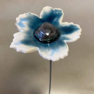 Fleur Sauvage Bleu canard et Blanc cœur Métal