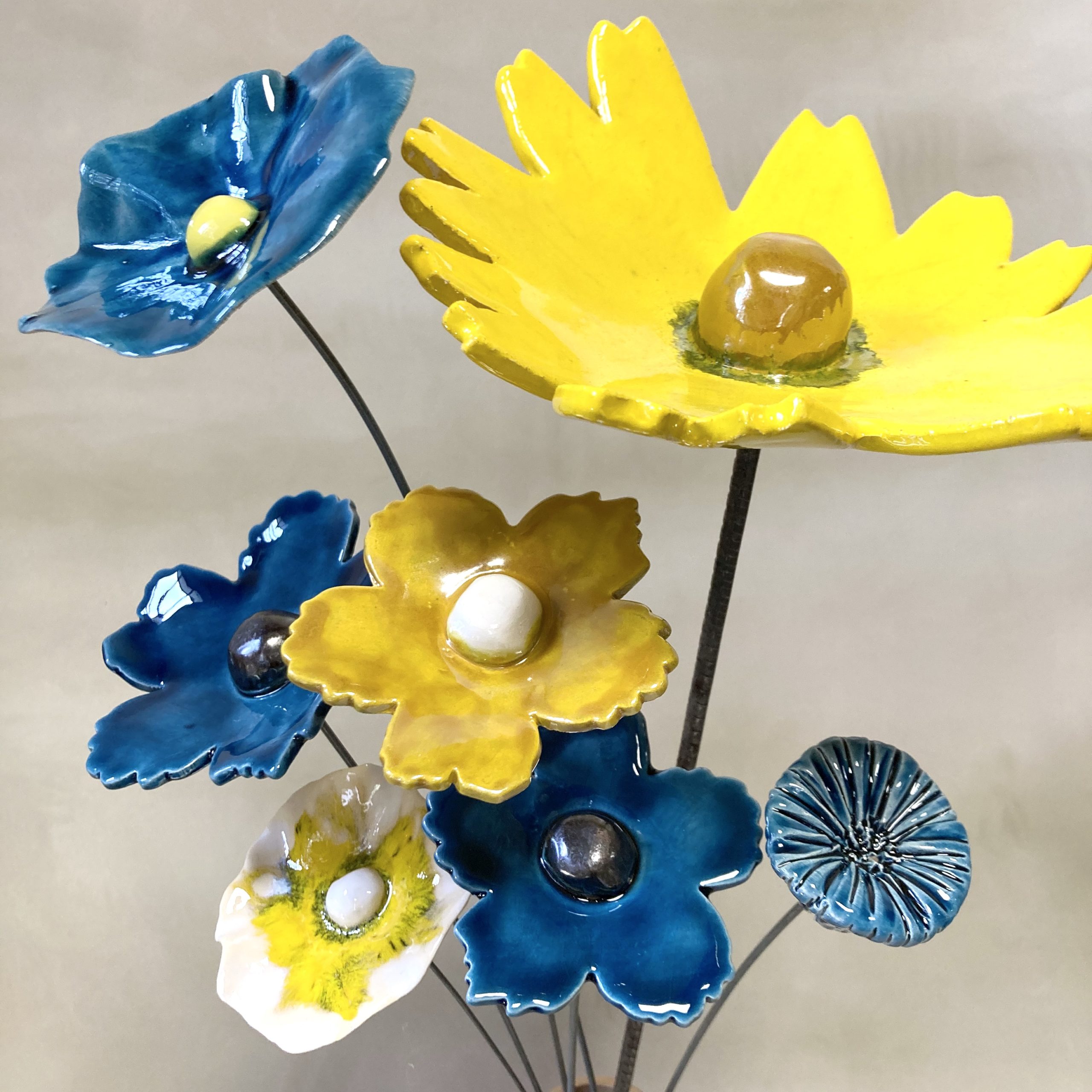 Bouquet de 7 grandes Fleurs Jaune, Doré et Bleu Canard Hauteur 60 cm |  Fleurs en céramique