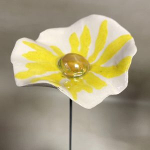 Coquelicot Blanc, motif Jaune vif et cœur doré
