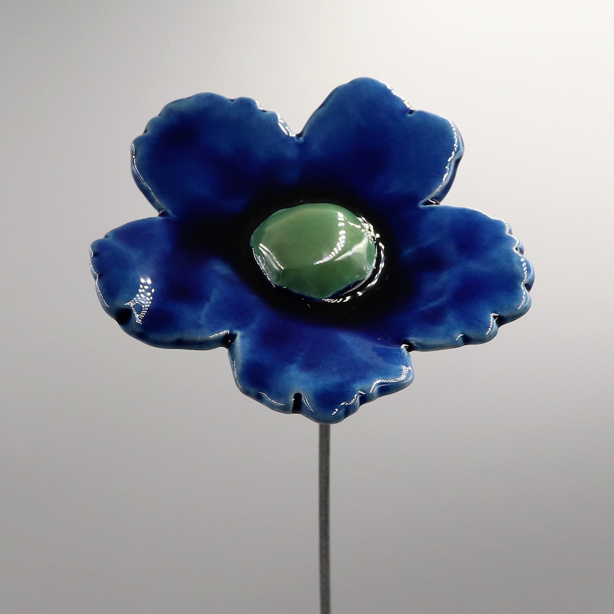 Fleur Sauvage Bleu nuit cœur Vert Lustré | Fleurs en céramique