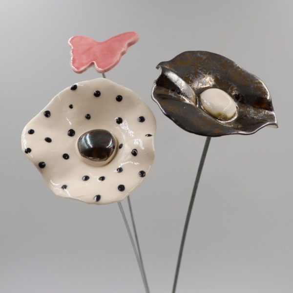 Coquelicot Blanc à pois noir cœur Métal – Image 3