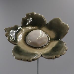 Fleur Sauvage Gris craquelé cœur Blanc