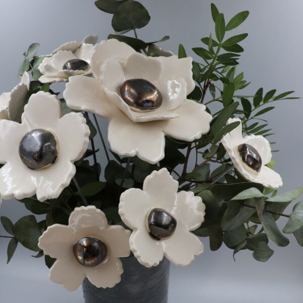 Bouquet de 11 Fleurs Sauvages Blanc cœur Métal Hauteur 40 cm – Image 2