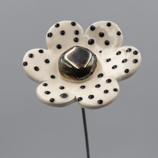 Fleur Blanche à pois noir cœur métal