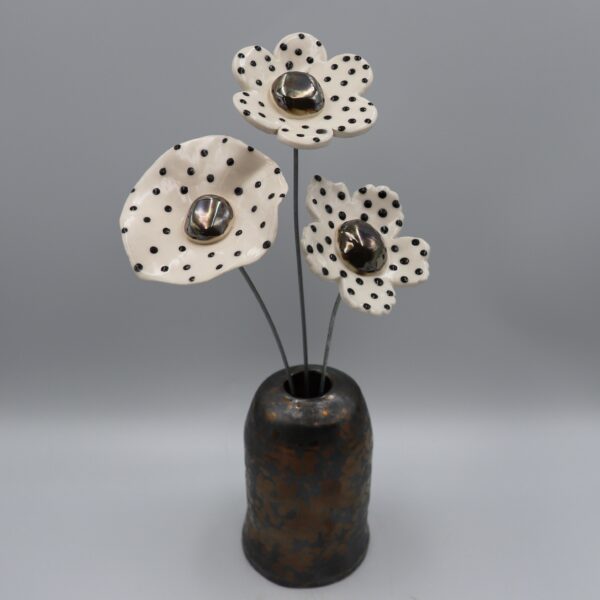 Fleur Blanche à pois noir cœur métal – Image 5