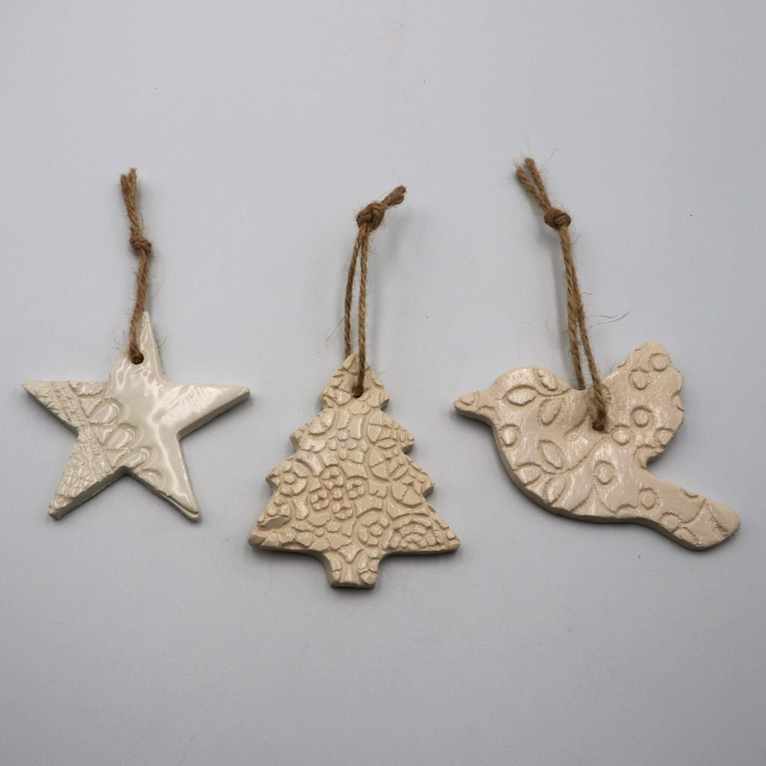 Lot de 3 Suspensions Blanc impression dentelle