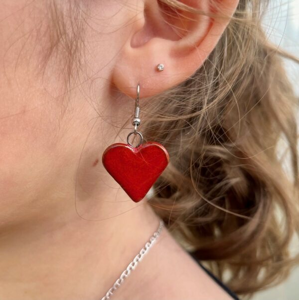 Boucles d'Oreilles cœur Rouge – Image 3