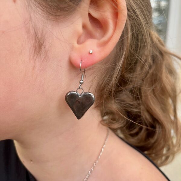 Boucles d'Oreilles cœur Métallisé – Image 3