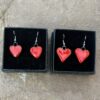 Boucles d'Oreilles mini Cœurs Rouge – Image 3