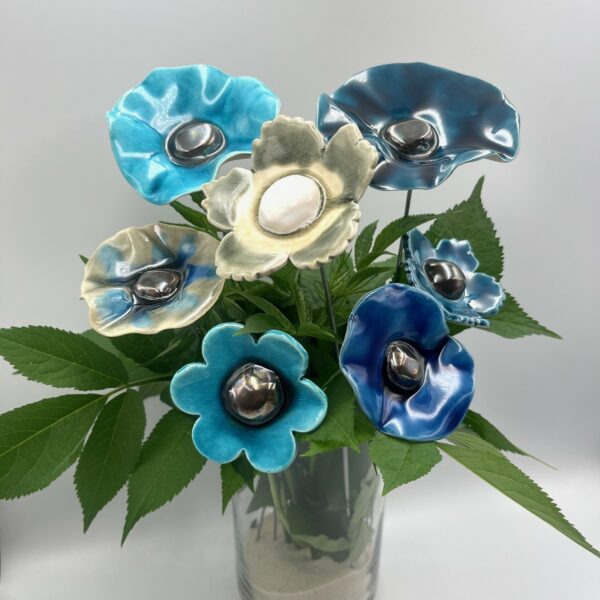 Bouquet de 7 Coquelicots et fleurs Bleus et Gris Hauteur 35 cm – Image 2