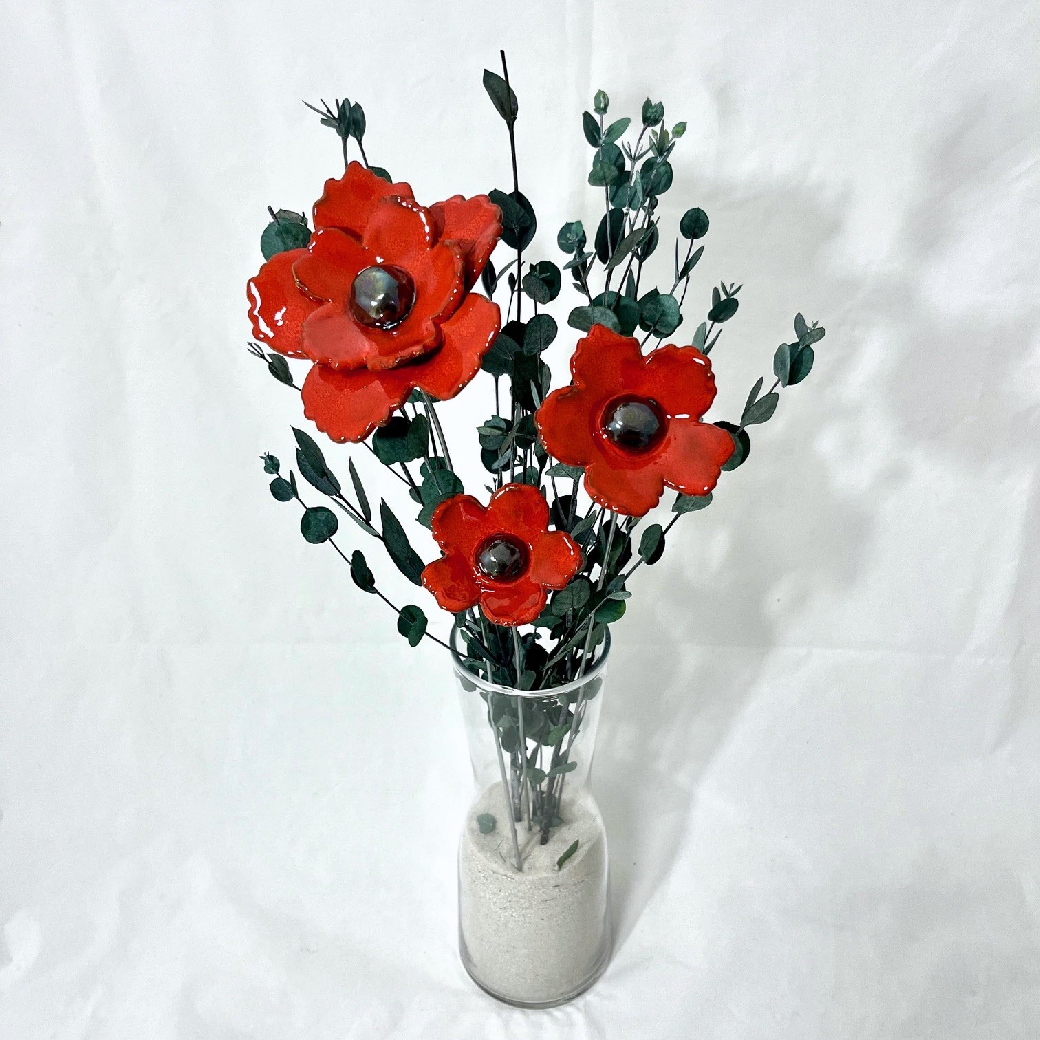 Bouquet 3 Fleurs Sauvages Rouges avec Feuillage Hauteur 50 cm – Image 2