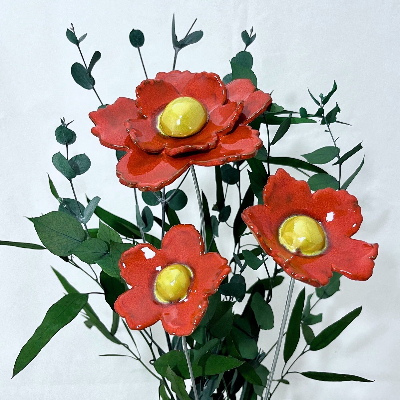 Bouquet 3 Fleurs Sauvages Rouge cœur doré avec Feuillage Hauteur 50 cm