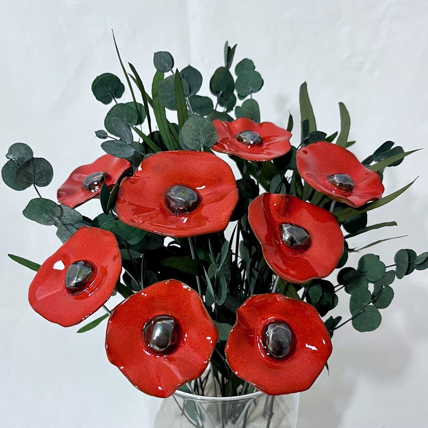 Bouquet de 8 petits coquelicots rouge avec feuillage Hauteur 30 cm
