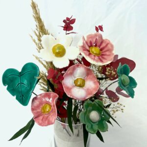 Bouquet de 6 fleurs roses, blanches, vertes et 1 feuille avec feuillage Hauteur 40 cm